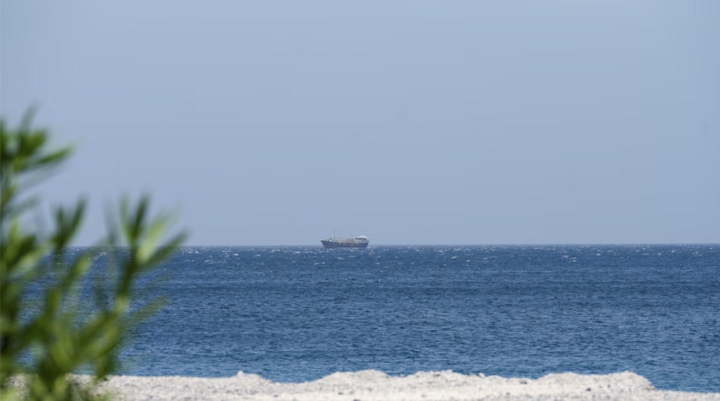 Chuyên gia: Iran tính thu phí ở eo biển Hormuz, rủi ro mới cho kinh tế toàn cầu?- Ảnh 1.