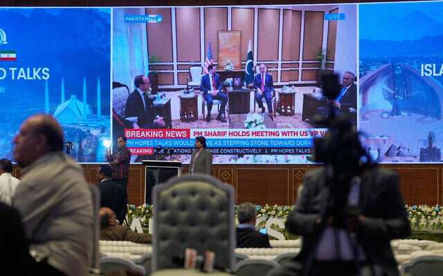 Tổng thống Donald Trump nói Iran đang “thua to” - Ảnh 2.