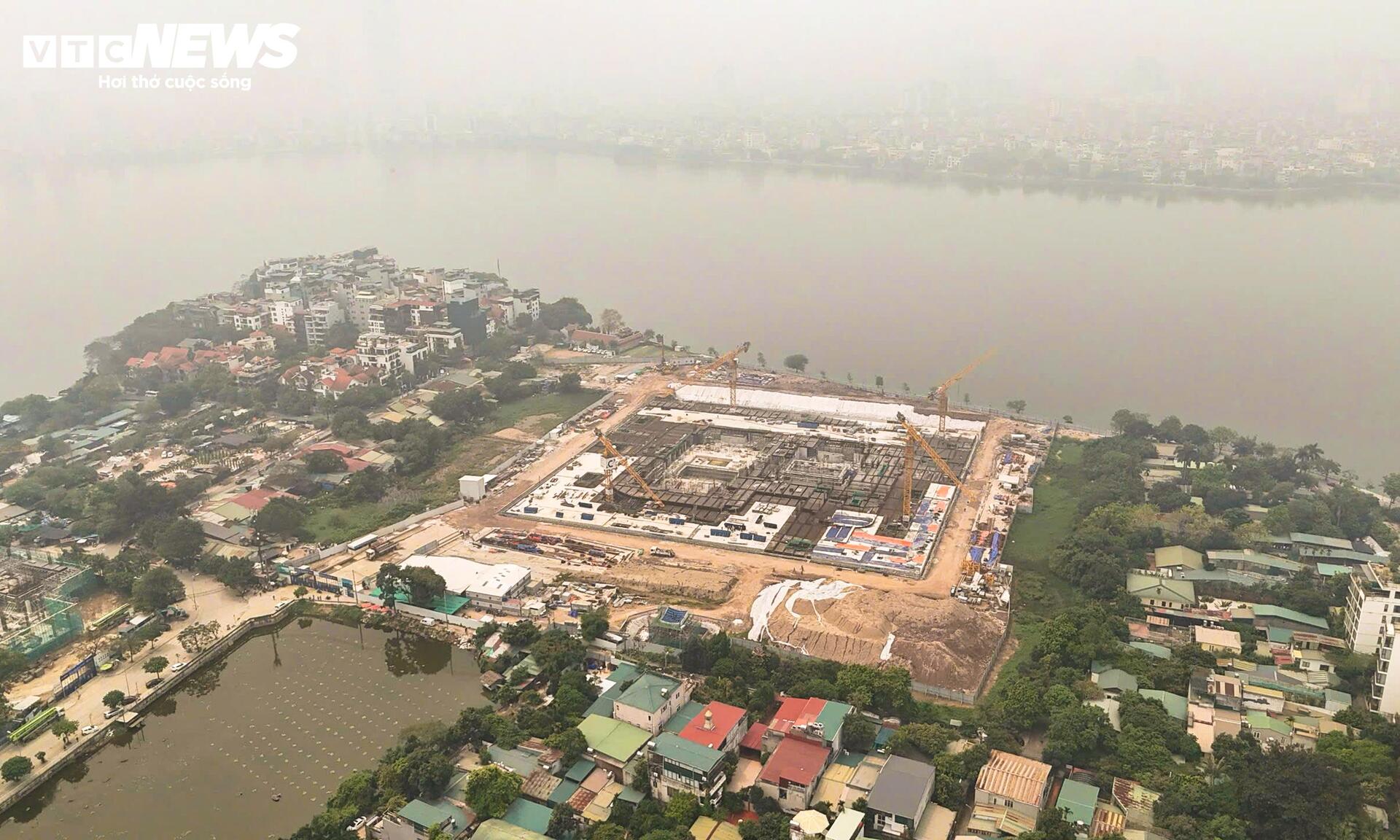 Cận cảnh nhà hát Opera Hà Nội dần lộ diện ở bán đảo Quảng An- Ảnh 1.