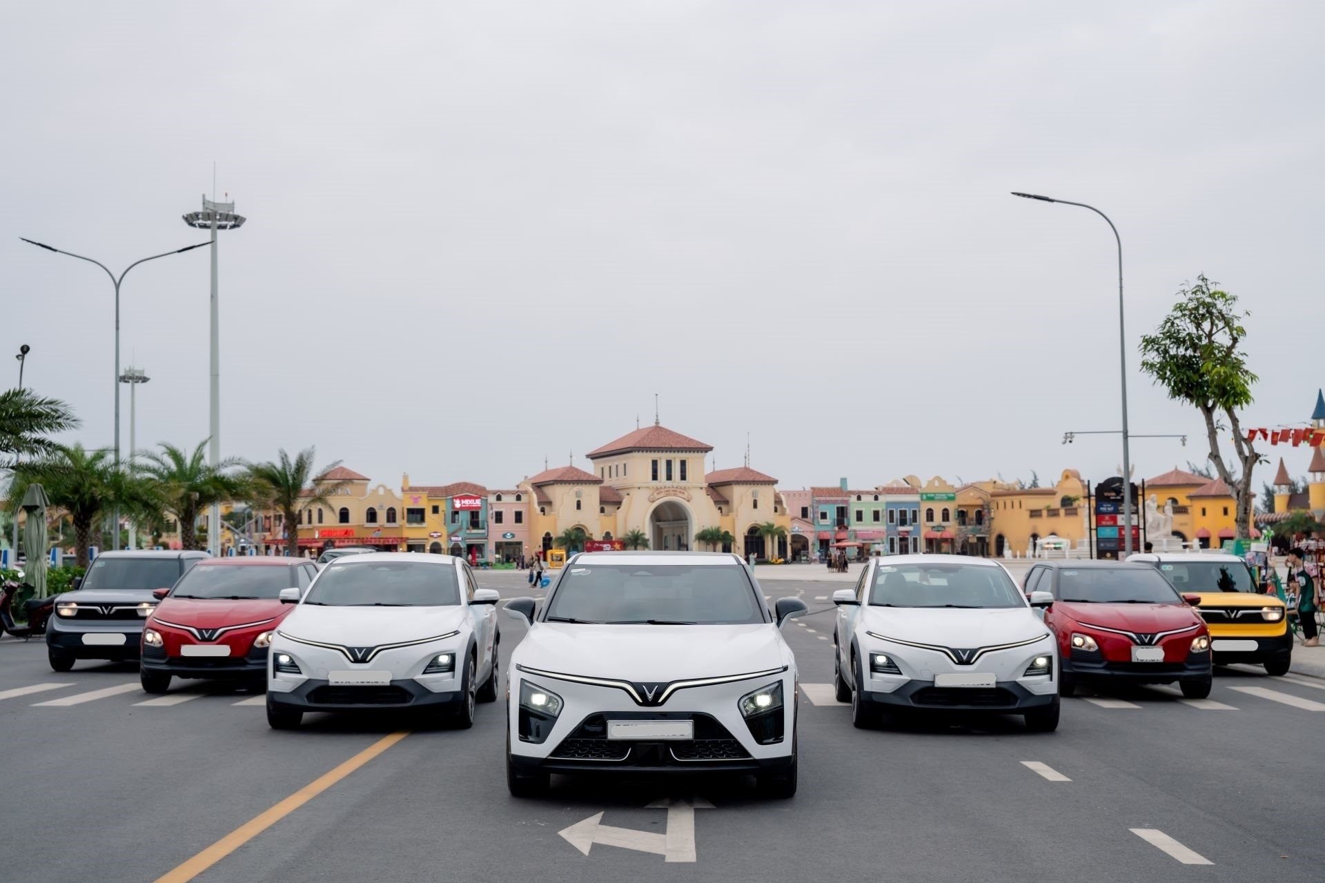 Chuyện lạ có thật trên thị trường ô tô Việt Nam tháng 3: Một hãng xe độc chiếm 7 vị trí top đầu doanh số - Ảnh 1.