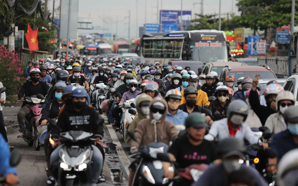 Siết khí thải xe máy: Đề xuất hỗ trợ vay 0% để lao động nghèo đổi xe mới - Ảnh 1.