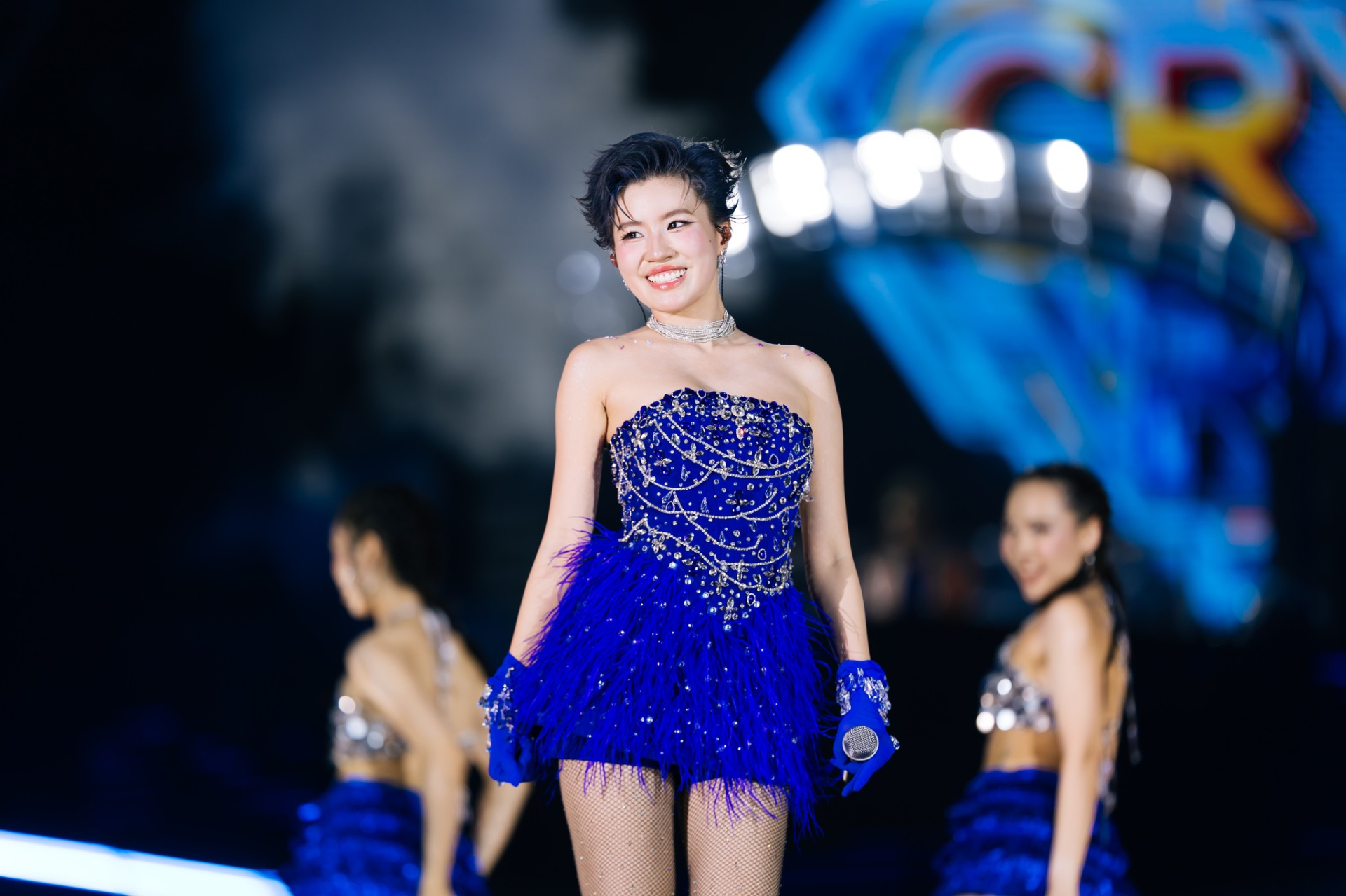 Ca khúc Việt Nam đầu tiên đạt 50 triệu stream của Spotify, hot toàn cầu khiến mỹ nhân trăm tỷ đổi đời- Ảnh 8.