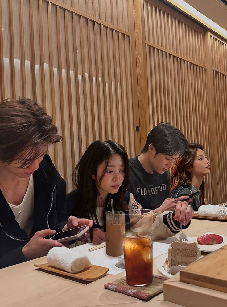 Cả nhóm đi ăn, bạn bị gọi tên: “Nay đại gia bao nhé, dạo này thấy làm ăn khá lắm”, EQ cao trả lời thế nào?- Ảnh 2.