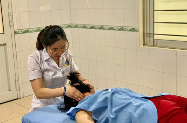 30 tuổi đã thoái hóa đốt sống cổ, bất ngờ 'thủ phạm' bào cột sống dân văn phòng- Ảnh 1.