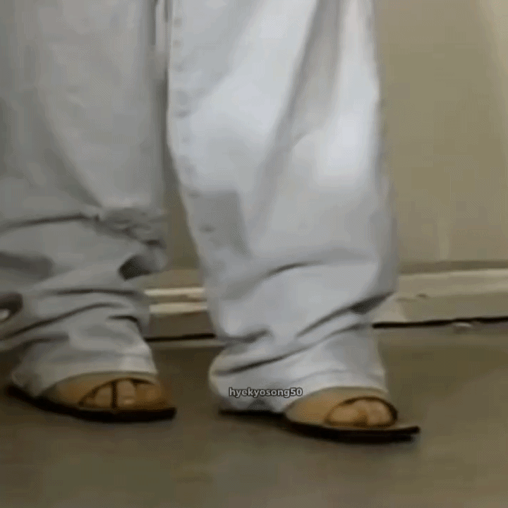 Tuổi 20 của Song Hye Kyo chưa phải là xinh đẹp nhất nhưng cuốn không thể tả- Ảnh 1.