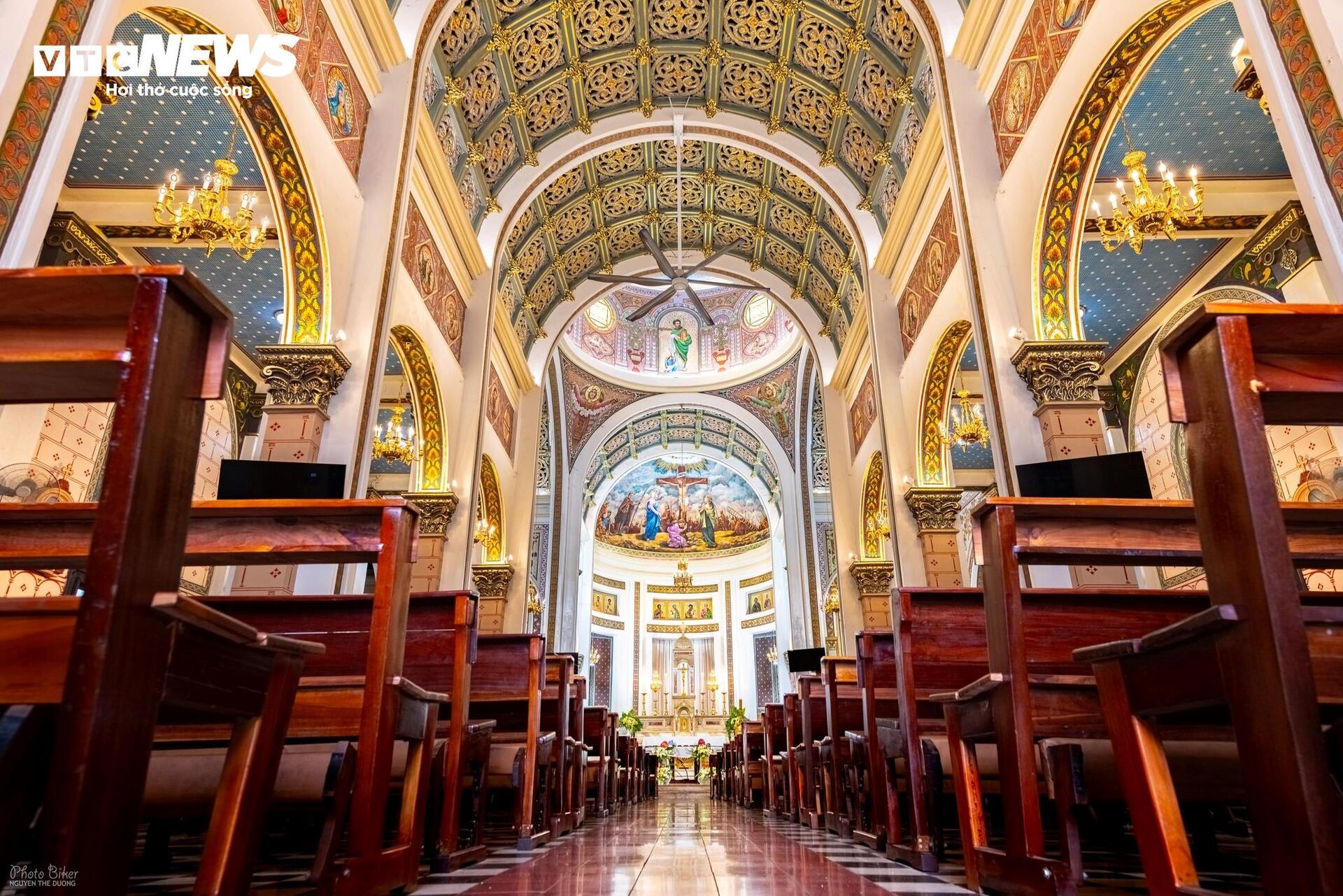 Chiêm ngưỡng thánh đường hơn 100 năm tuổi với kiến trúc độc đáo ở TP.HCM- Ảnh 14.