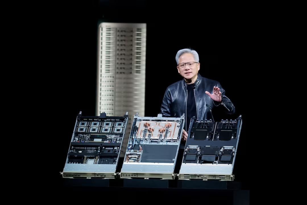NVIDIA và cú nổ 1.000 tỷ USD: Jensen Huang tuyên bố "thời điểm bước ngoặt" đã tới!- Ảnh 1.