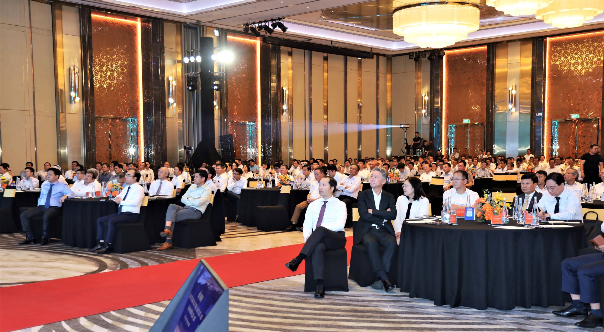 Lời cảnh báo từ Chủ tịch đầu mối xăng dầu lớn nhất Việt Nam: "Nếu không thay đổi, chúng ta sẽ tụt lại ngay trên chính thị trường của mình"- Ảnh 2.