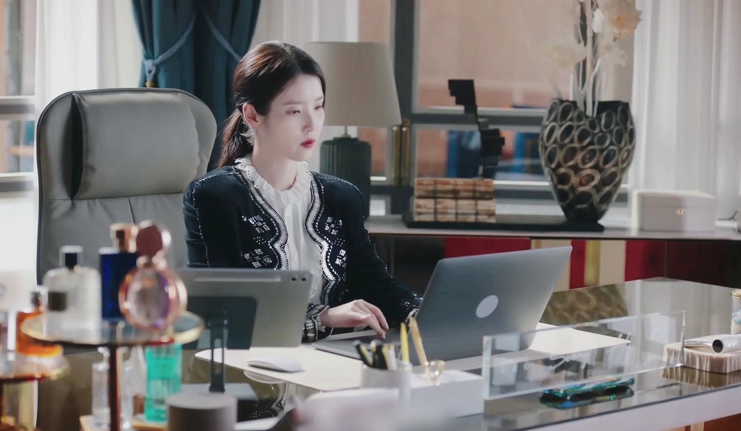 Tiểu thư tài phiệt đẹp nhất Hàn Quốc hiện tại: Người đẹp mặc gì cũng sang, 18 năm trẻ mãi không già- Ảnh 15.