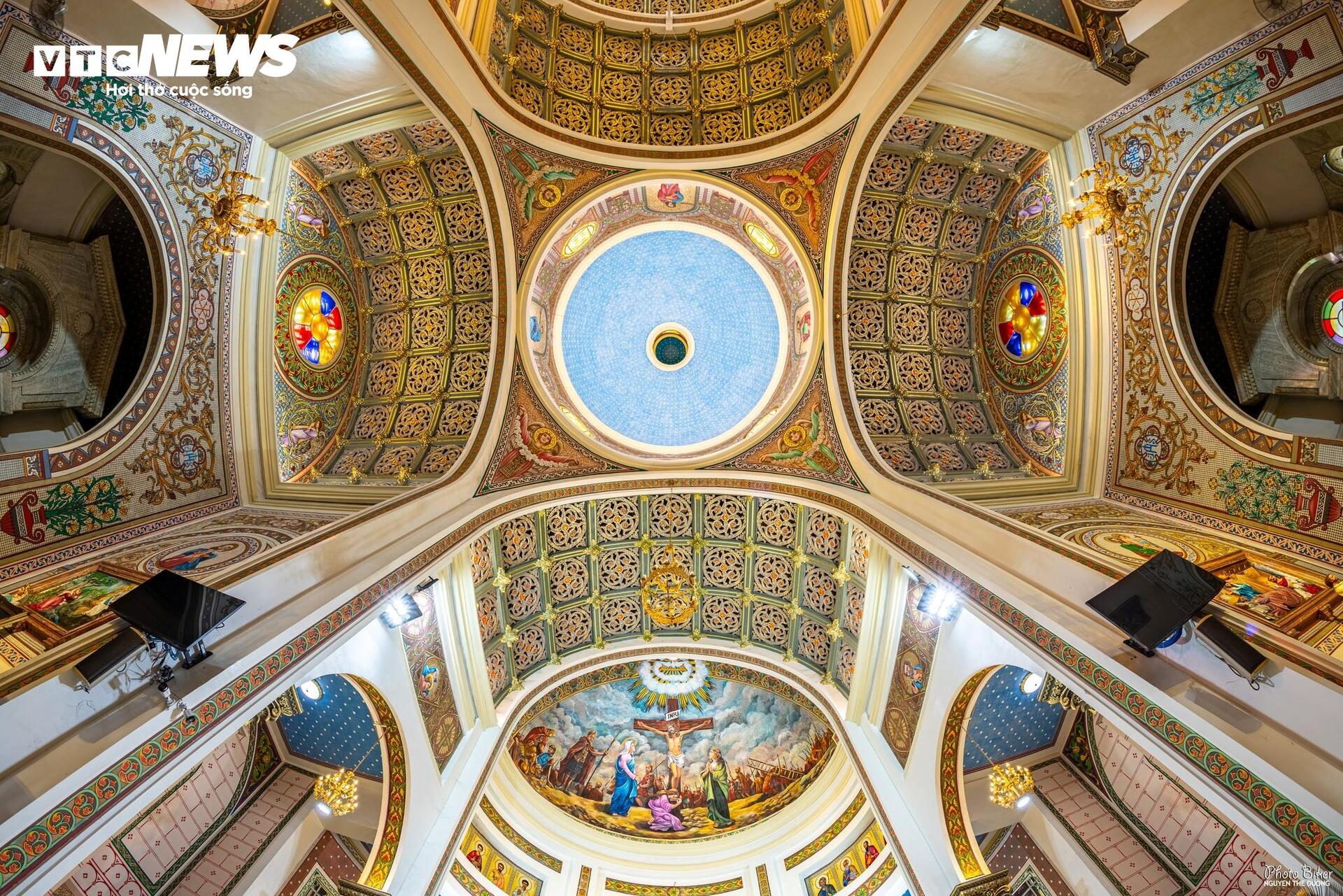 Chiêm ngưỡng thánh đường hơn 100 năm tuổi với kiến trúc độc đáo ở TP.HCM- Ảnh 9.