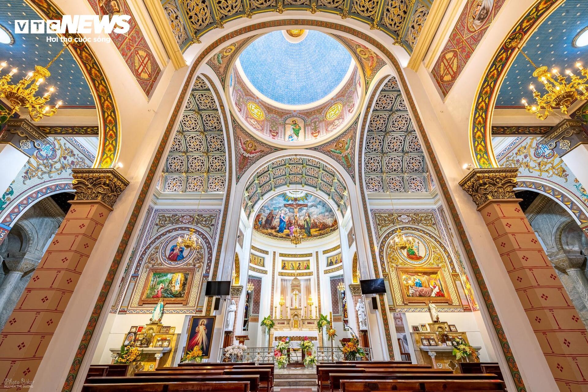 Chiêm ngưỡng thánh đường hơn 100 năm tuổi với kiến trúc độc đáo ở TP.HCM- Ảnh 12.