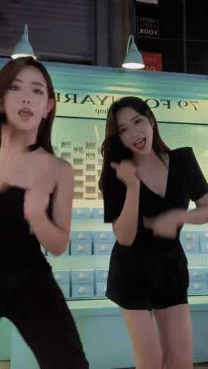 Ca khúc Việt Nam đầu tiên đạt 50 triệu stream của Spotify, hot toàn cầu khiến mỹ nhân trăm tỷ đổi đời- Ảnh 2.