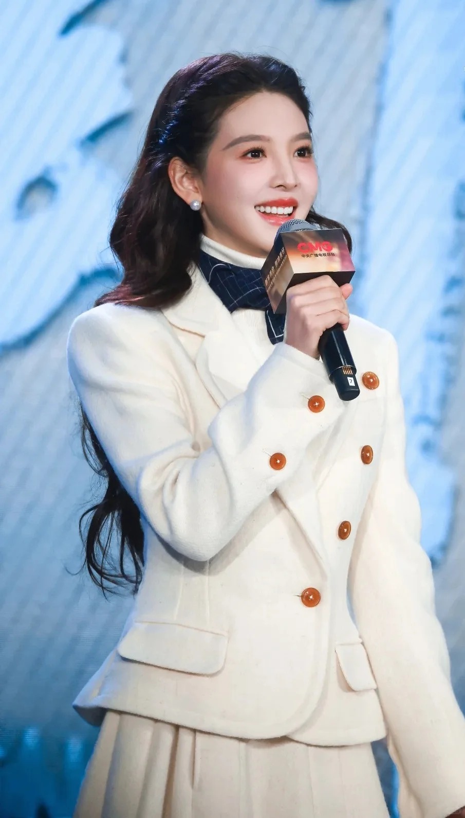 "Thần tiên tỷ tỷ" thế hệ mới khởi xướng xu hướng diện ngọc trai: Muốn sang cần phải khéo!- Ảnh 3.