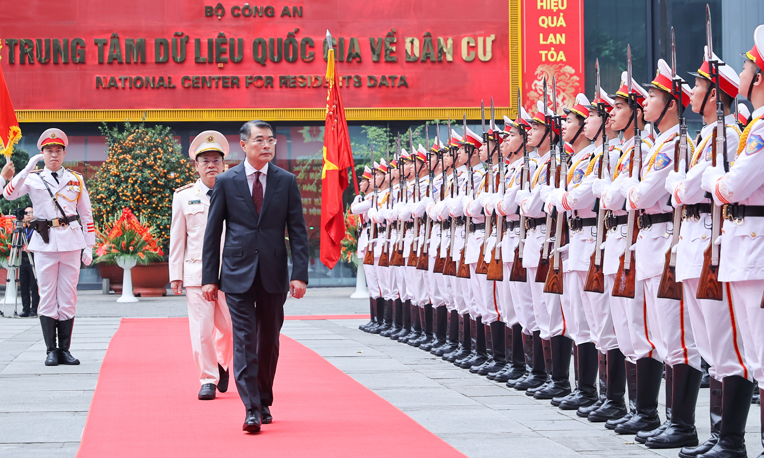 Thủ tướng: Phát triển VNeID thành kênh giao tiếp giữa Nhà nước với người dân- Ảnh 1.