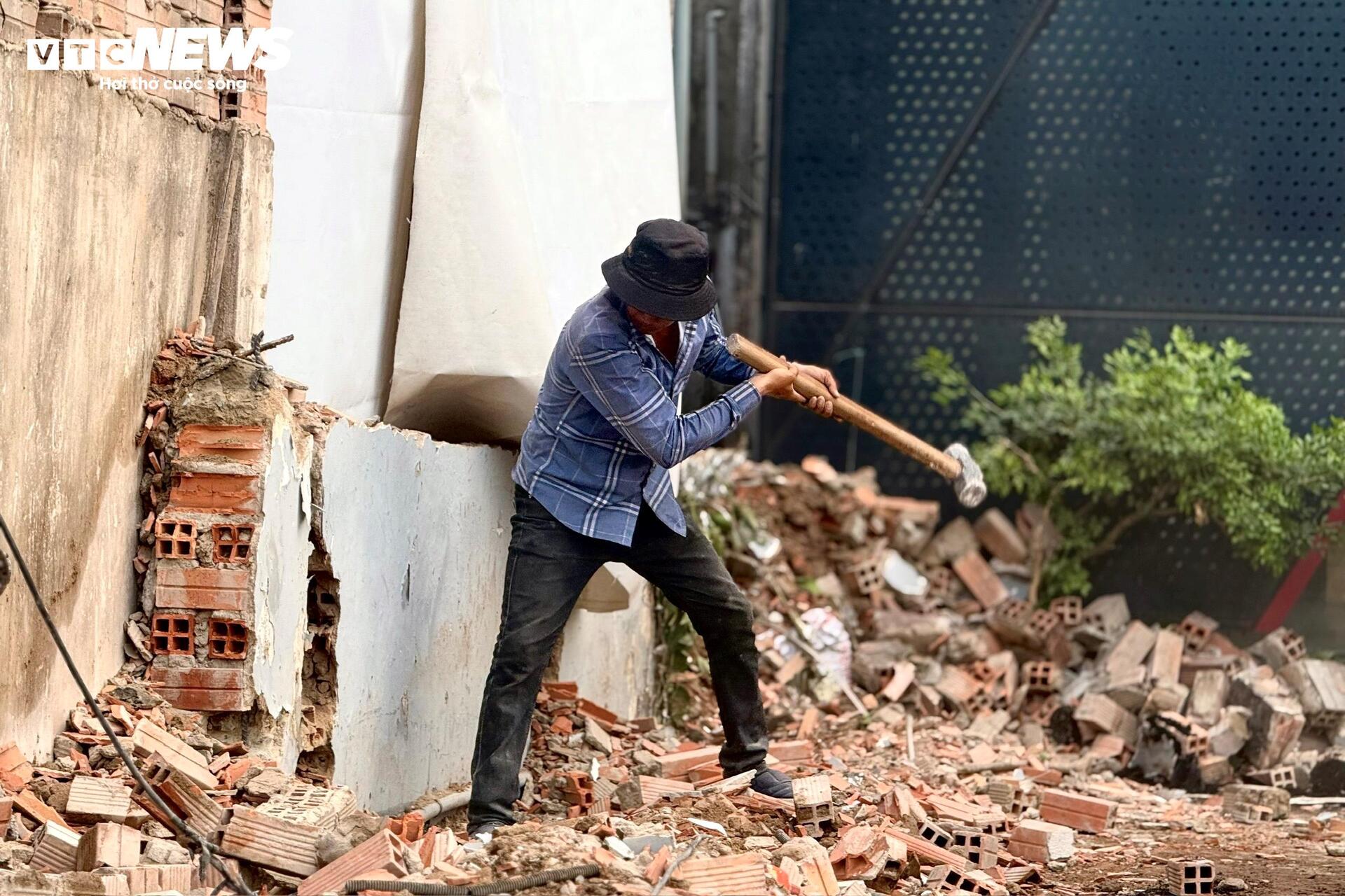 Người dân TP.HCM dỡ nhà, giao mặt bằng làm dự án Quốc lộ 13 mở rộng- Ảnh 5.