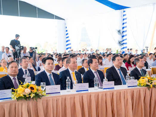 Vingroup khởi công tuyến đường sắt tốc độ cao Hà Nội - Quảng Ninh trị giá hơn 5,6 tỉ USD - Ảnh 2.