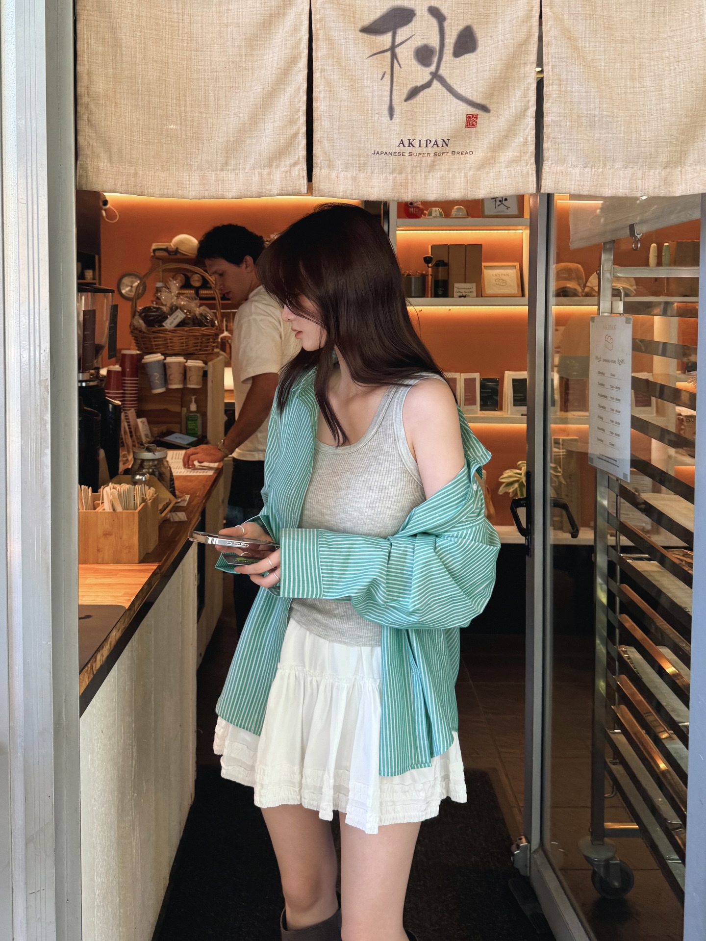 4 mẫu áo hoàn hảo để mặc đi du lịch, vừa nhẹ mát vừa ăn ảnh- Ảnh 9.