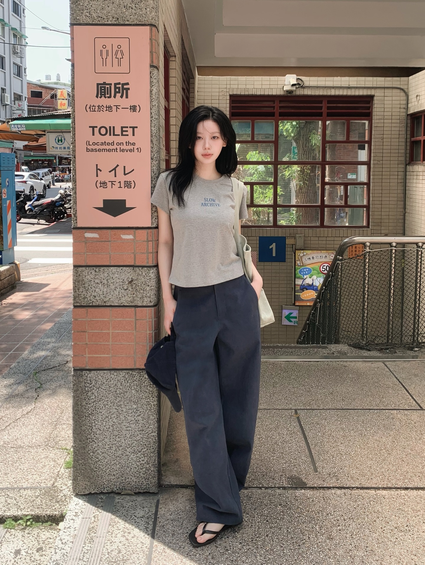 4 mẫu áo hoàn hảo để mặc đi du lịch, vừa nhẹ mát vừa ăn ảnh- Ảnh 3.