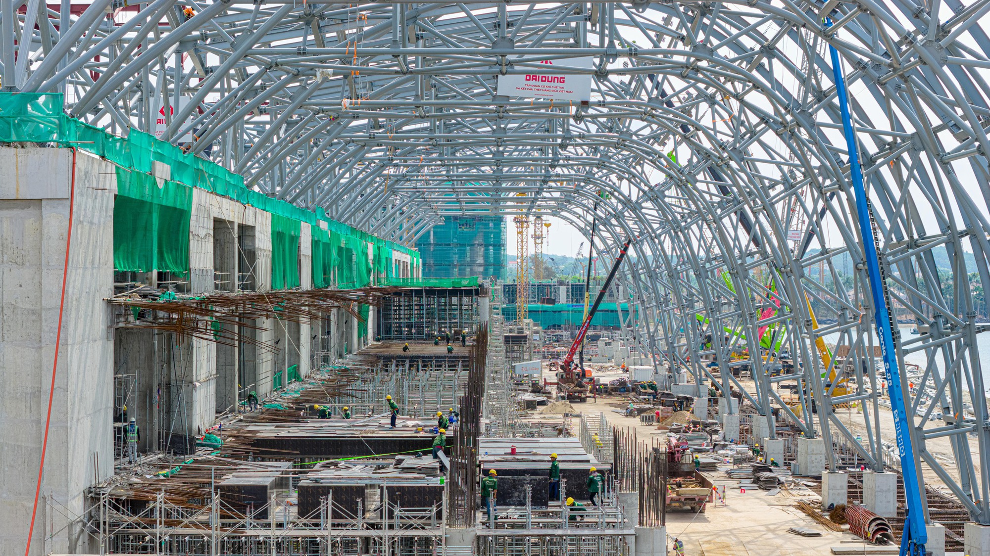 Cận cảnh đại công trường APEC 2027 đang tăng tốc thi công ở Phú Quốc - Ảnh 3.