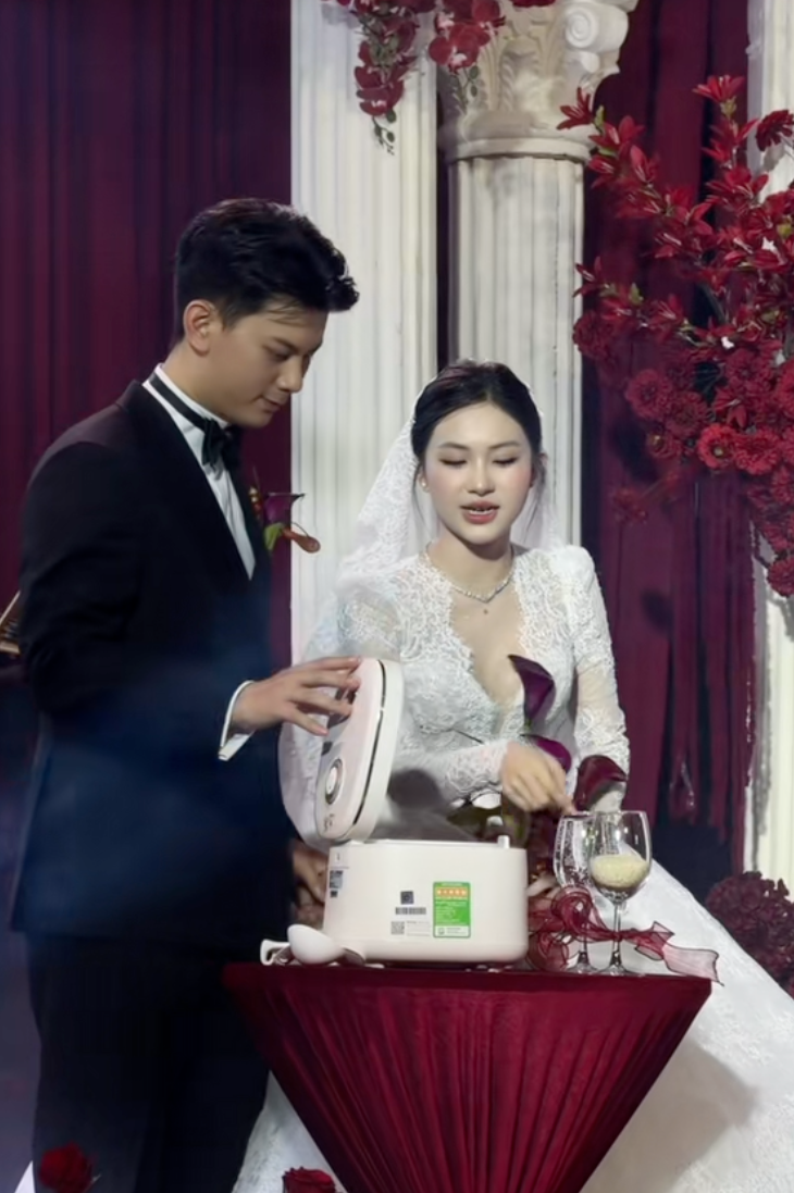 Nghi thức độc lạ trong lễ cưới của đại thiếu gia Bạc Liêu: Vừa thiêng liêng vừa đậm bản sắc gia đình - Ảnh 6.