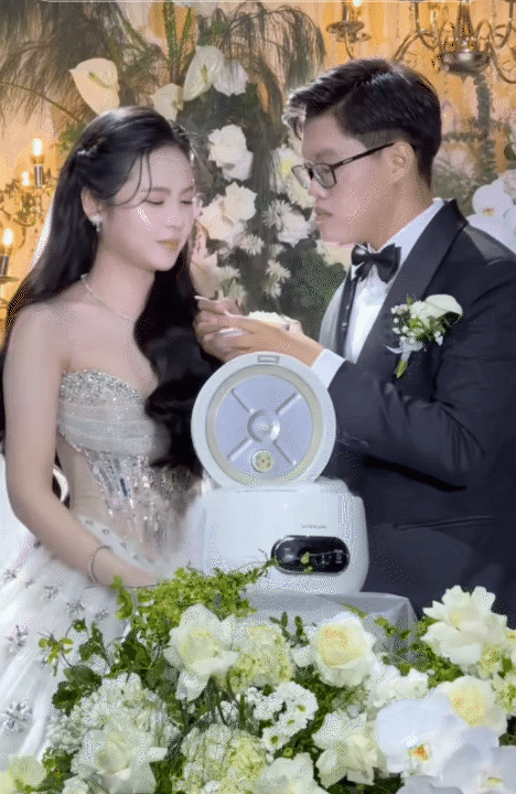 Nghi thức độc lạ trong lễ cưới của đại thiếu gia Bạc Liêu: Vừa thiêng liêng vừa đậm bản sắc gia đình - Ảnh 9.