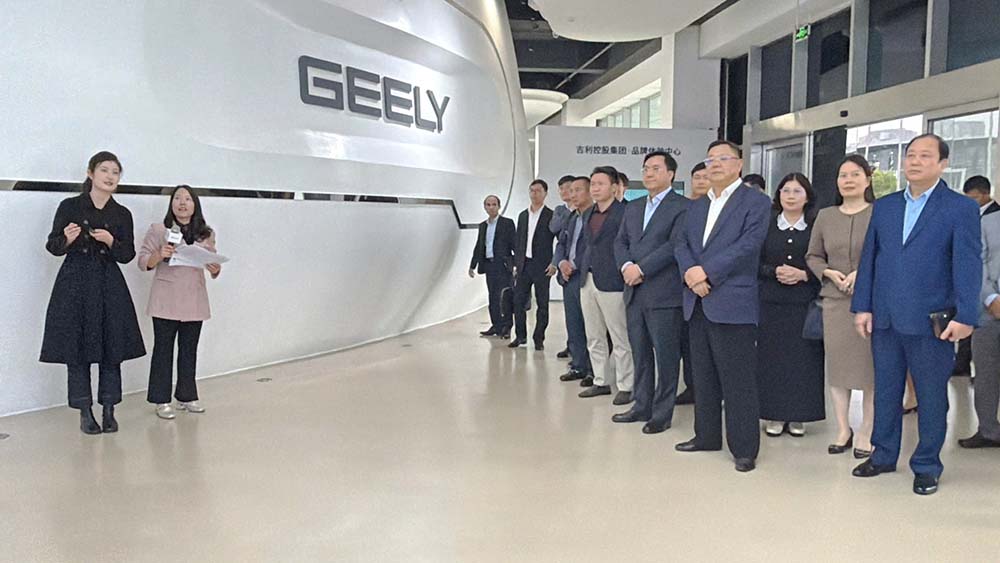 ‘Gã khổng lồ’ ô tô Trung Quốc bán hơn 4 triệu xe, vừa xác lập ba kỷ lục Việt Nam trao đổi về khả năng xây dựng nhà máy xe điện tại một tỉnh - Ảnh 1.