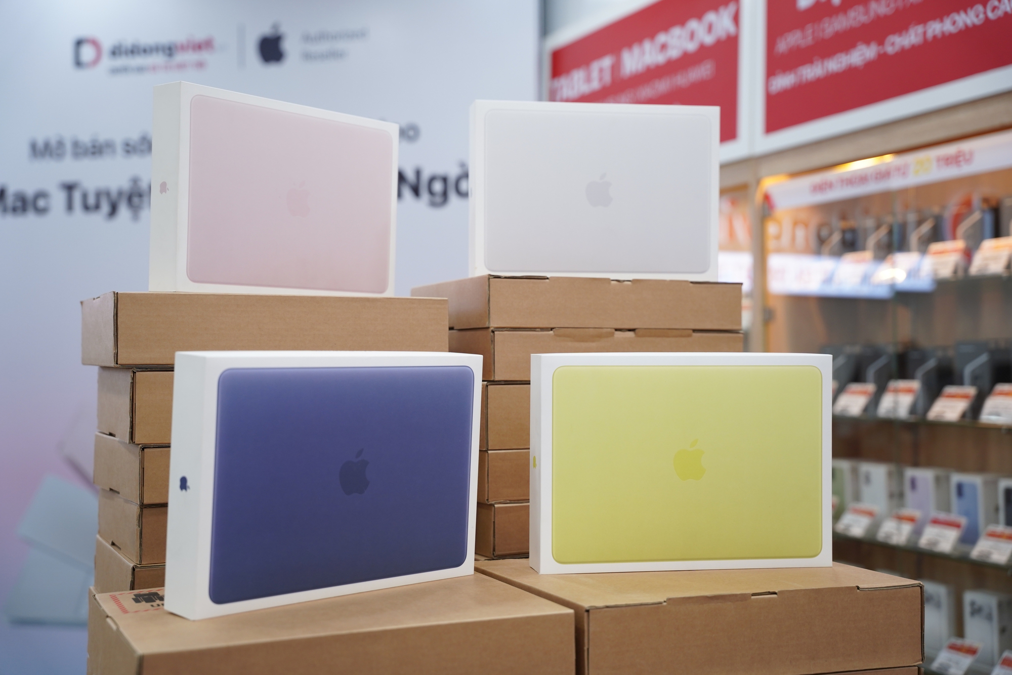 Apple lần đầu tung máy giá rẻ không ngờ, gây "sốt" tại Việt Nam, laptop phổ thông "nín thở"!- Ảnh 1.