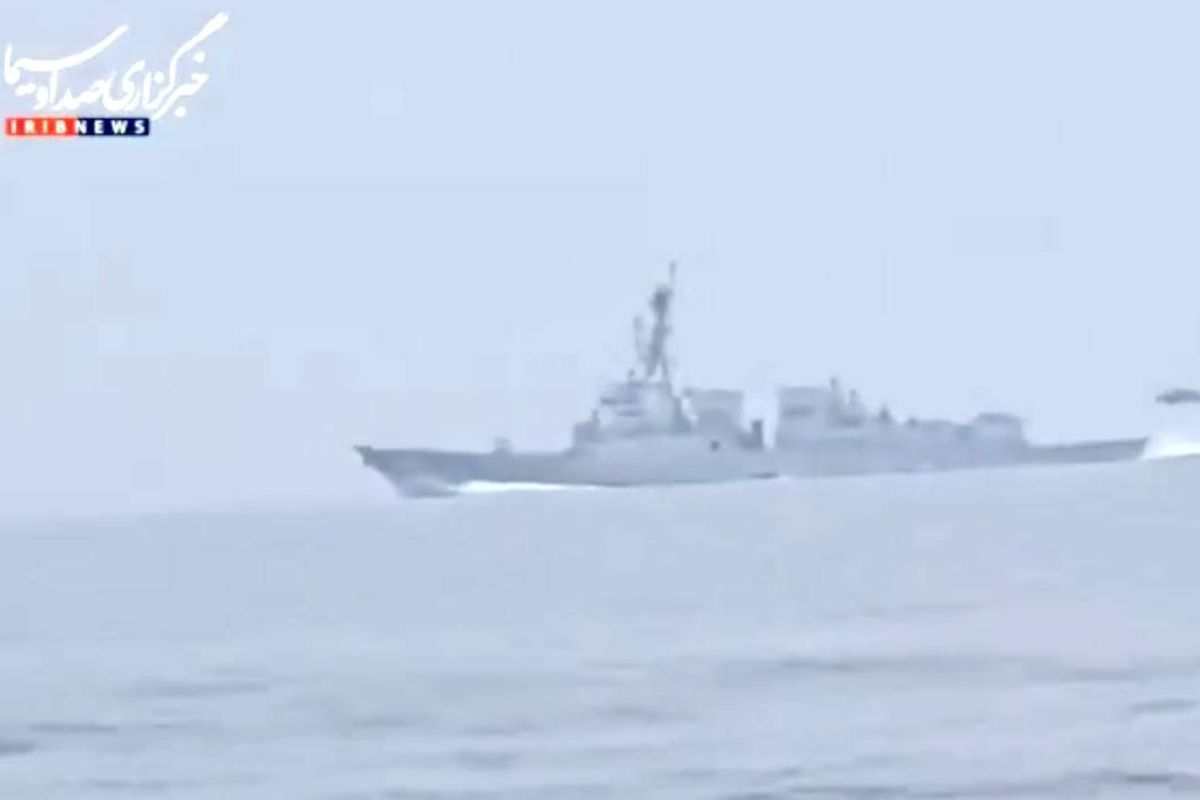 Iran phát cảnh báo “thép” với tàu chiến Mỹ tại eo biển Hormuz - Ảnh 1.