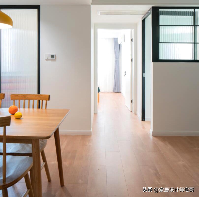 Lần đầu thấy căn hộ 53m² có 3 phòng ngủ, 2 phòng khách mà vẫn rộng rãi: Cách cải tạo khiến ai cũng bất ngờ - Ảnh 3.