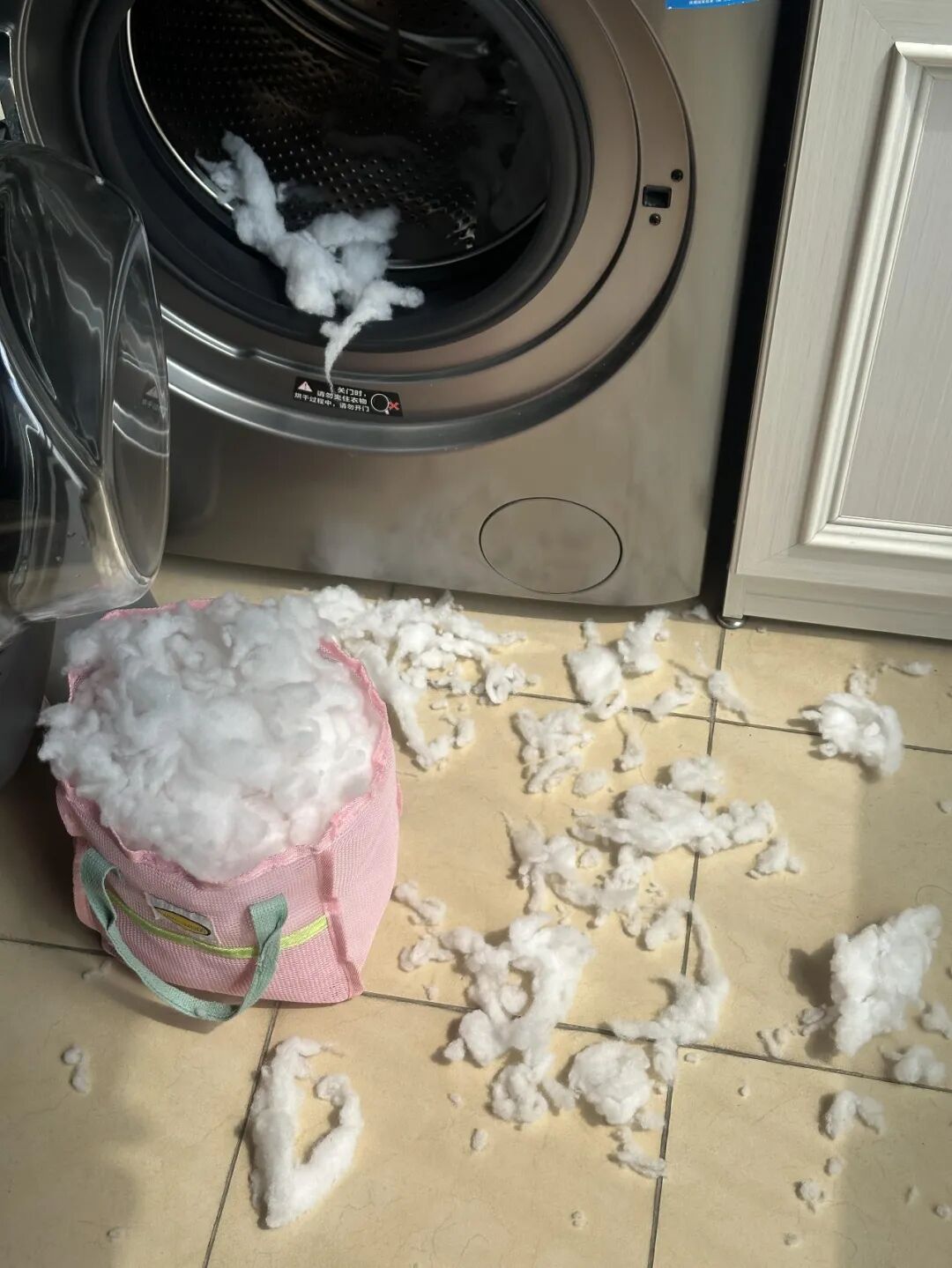 Sống 40 năm mới biết: Tuyệt đối không cho 8 thứ này vào máy giặt, không chỉ hỏng đồ mà còn “giết chết” máy rất nhanh - Ảnh 3.