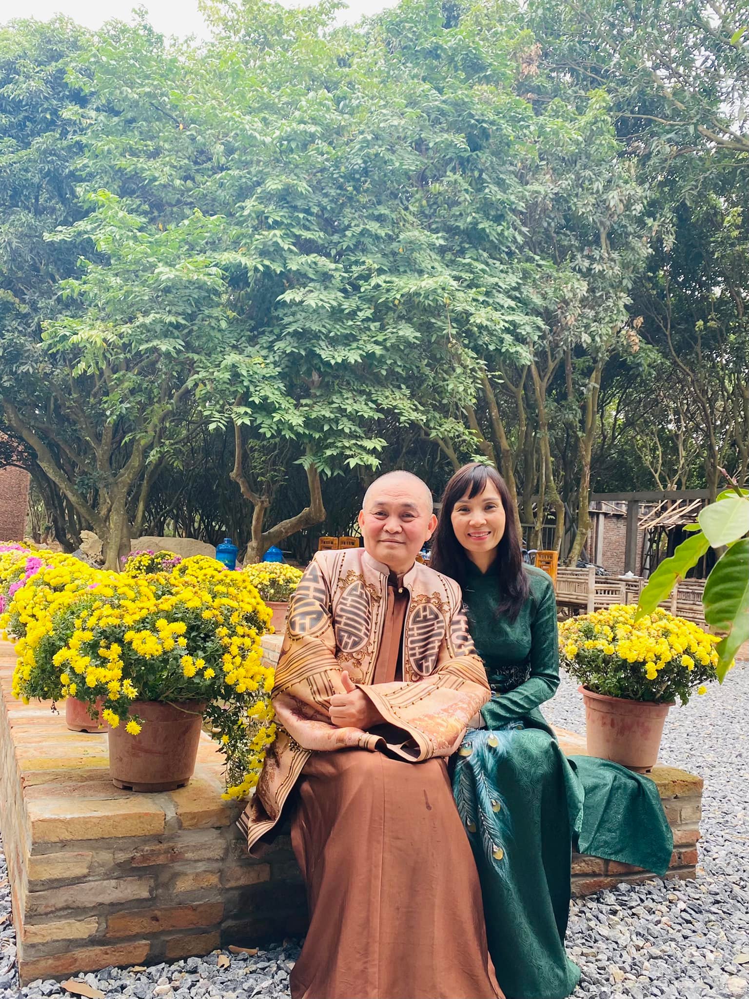 Danh hài Xuân Hinh: "Tôi lấy vợ là bị lừa đấy, thế mà ở với nhau đến 60 mấy tuổi rồi vẫn hợp"- Ảnh 3.