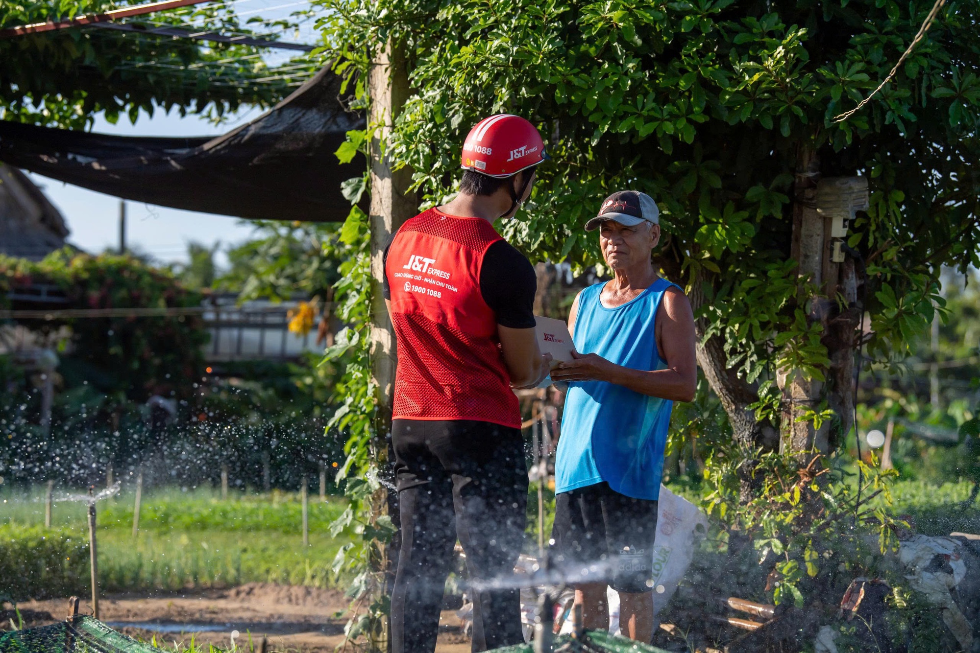 Nghỉ lễ dài ngày: Người trẻ chọn gửi đồ trước để giảm tải hành lý - Ảnh 3.