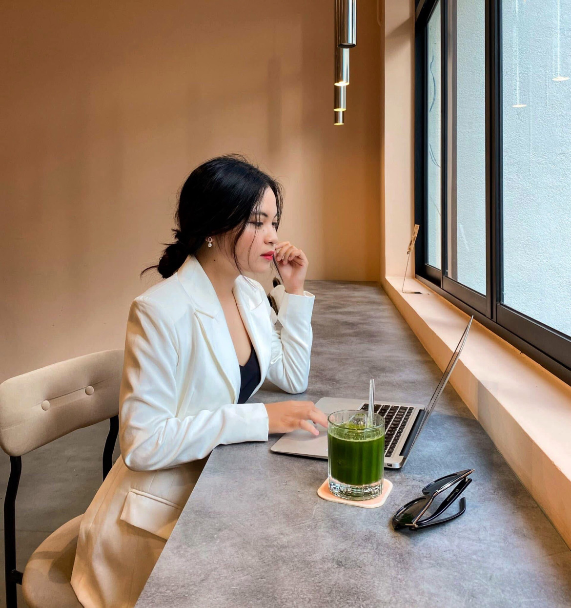 Nữ tác giả Việt từng là giám đốc khi mới 23 tuổi, sở hữu 14 đầu sách với 400.000 bản: “Doanh thu chỉ là bề nổi của một tảng băng”- Ảnh 1.