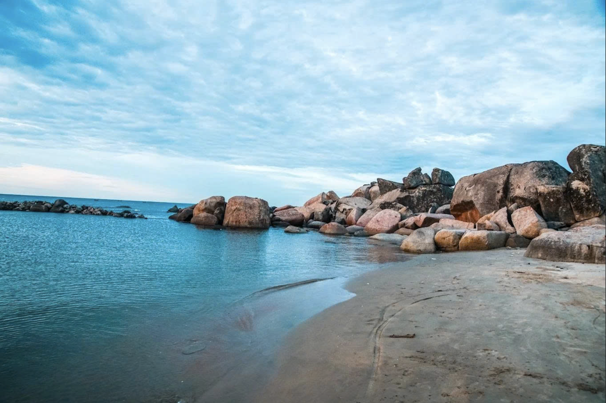 Hiện tượng lạ du lịch miền Trung: Tọa độ bí ẩn hút 80 vạn khách chỉ trong 3 tháng nhờ cảnh đẹp nguyên sơ mà chi phí rẻ giật mình!- Ảnh 3.