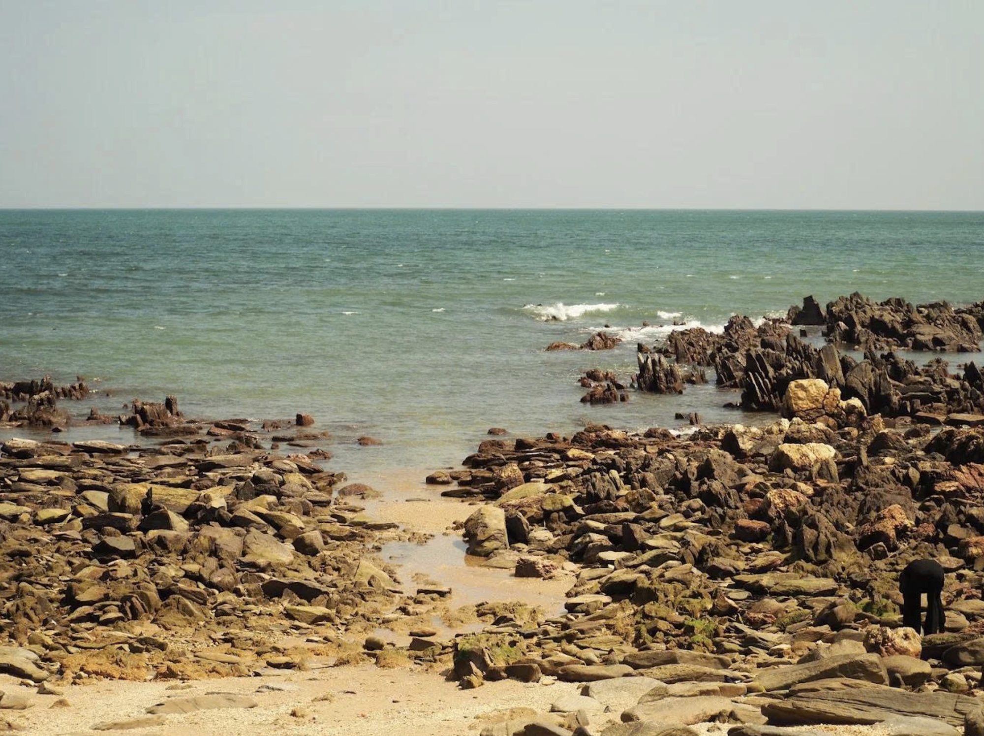 Hiện tượng lạ du lịch miền Trung: Tọa độ bí ẩn hút 80 vạn khách chỉ trong 3 tháng nhờ cảnh đẹp nguyên sơ mà chi phí rẻ giật mình!- Ảnh 4.