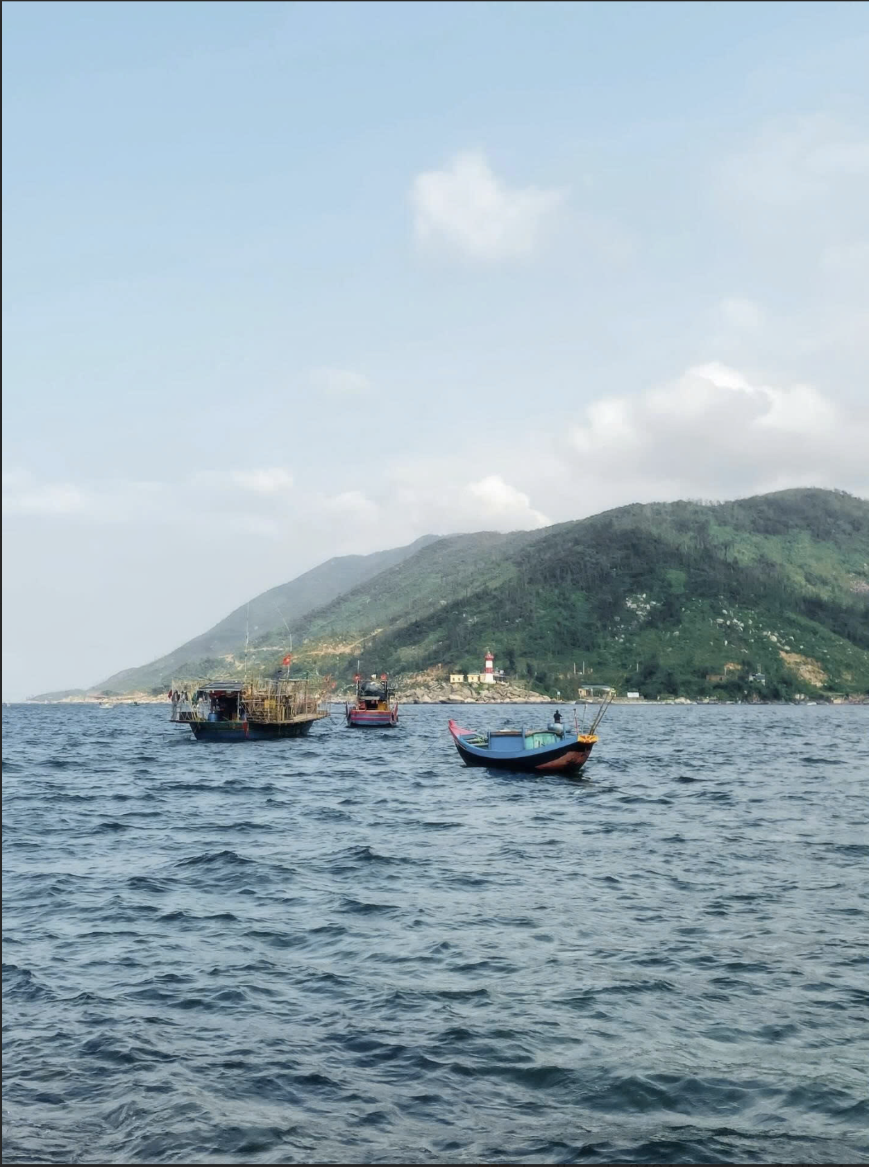 Hiện tượng lạ du lịch miền Trung: Tọa độ bí ẩn hút 80 vạn khách chỉ trong 3 tháng nhờ cảnh đẹp nguyên sơ mà chi phí rẻ giật mình!- Ảnh 16.