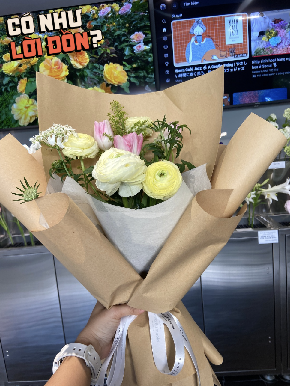 Quán cà phê "không người bán" đông nghịt ở TP.HCM: Khách chi 60.000 cho robot pha chế 2 phút, tự mua hoa qua camera AI- Ảnh 7.