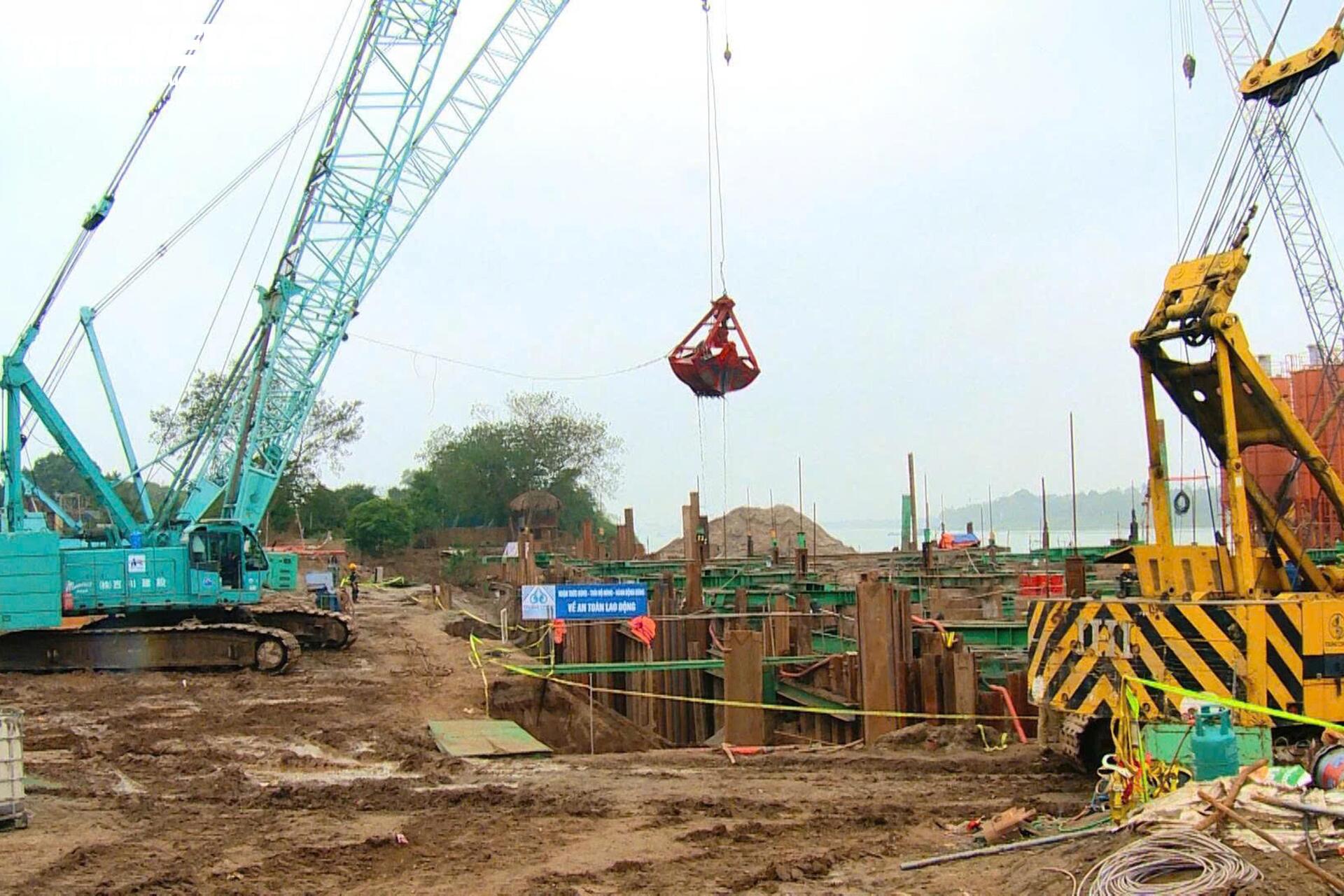 Đại công trường cầu Tứ Liên bắc qua sông Hồng sau gần 1 năm thi công- Ảnh 9.