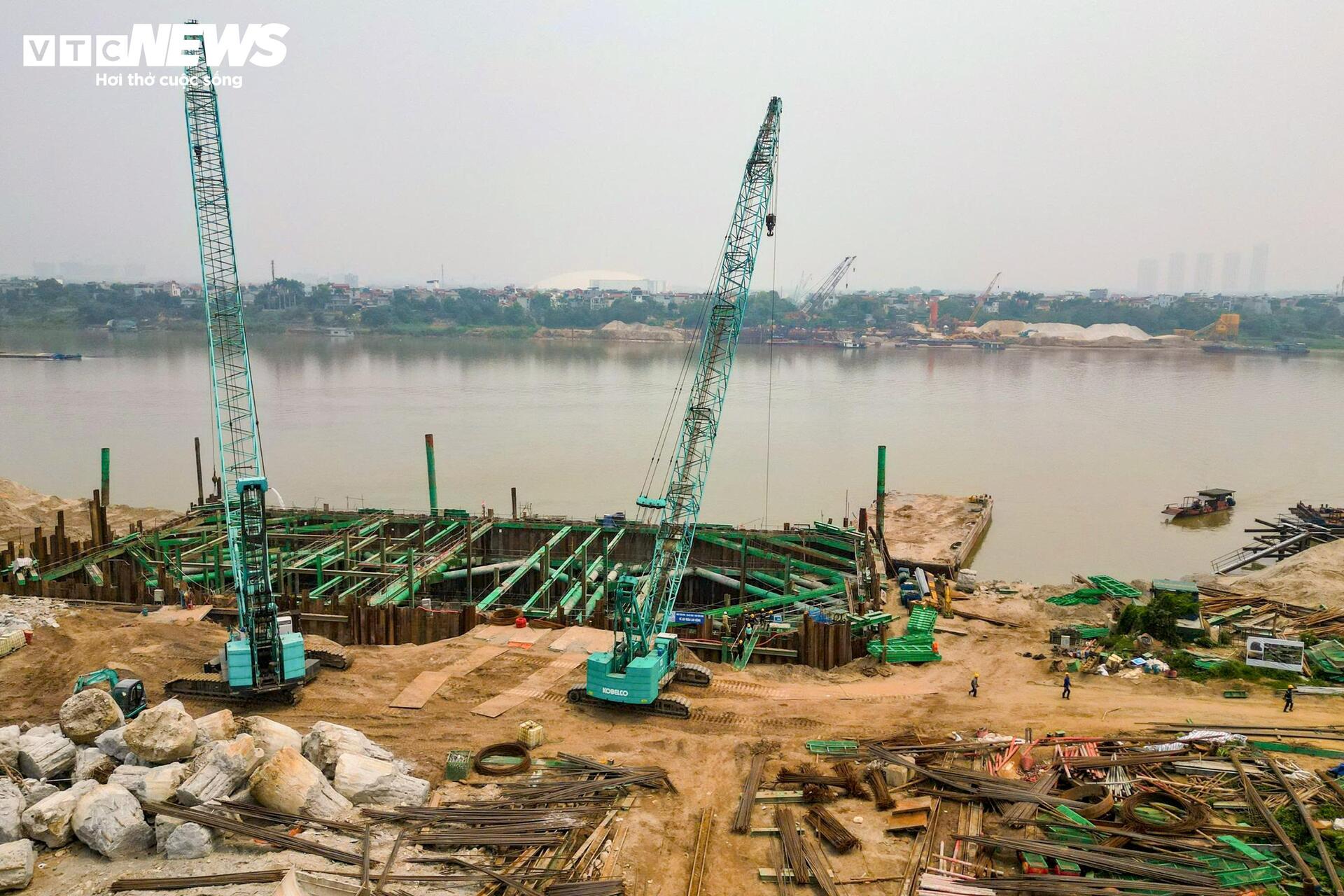 Đại công trường cầu Tứ Liên bắc qua sông Hồng sau gần 1 năm thi công- Ảnh 3.