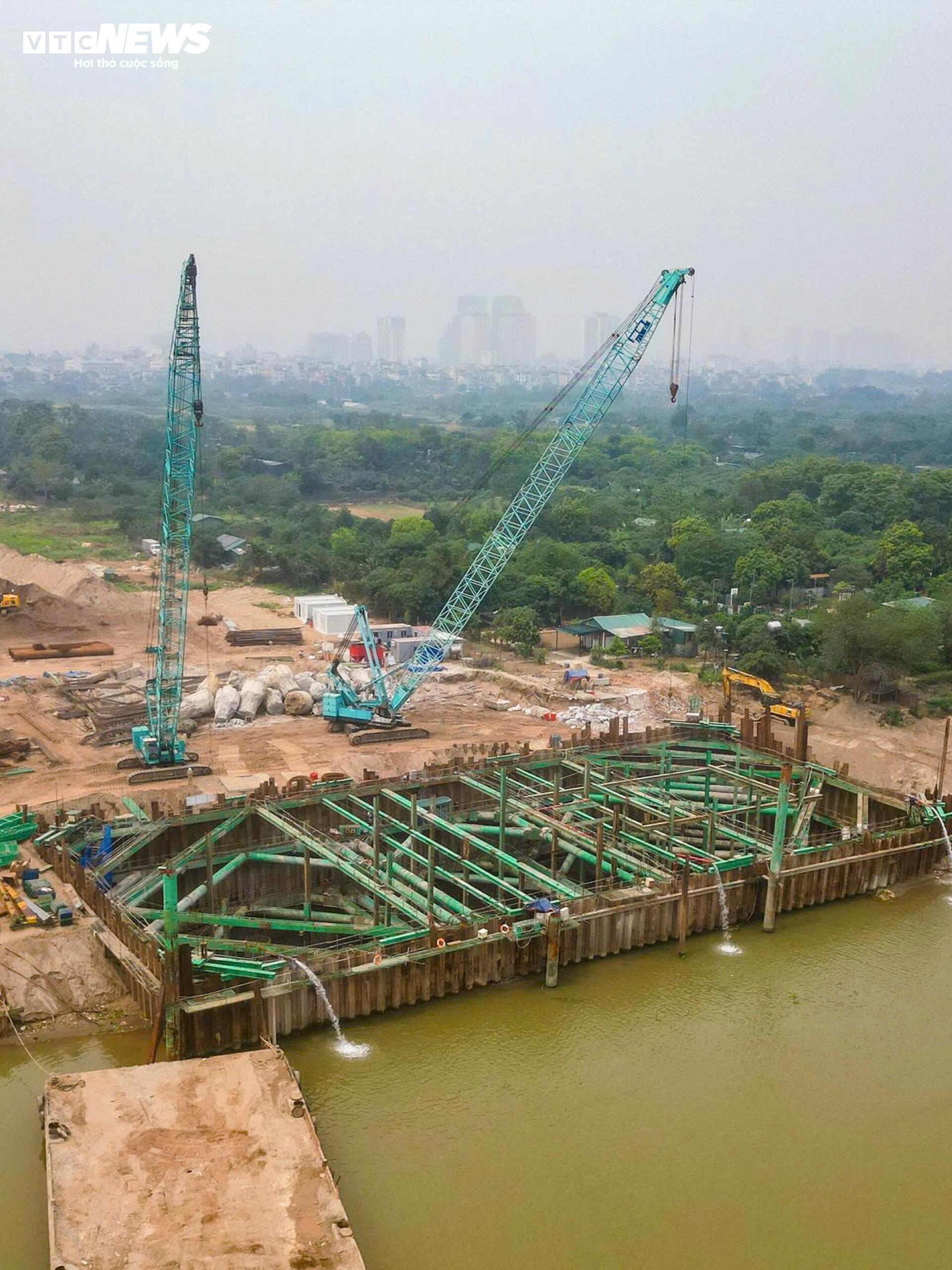 Đại công trường cầu Tứ Liên bắc qua sông Hồng sau gần 1 năm thi công- Ảnh 5.