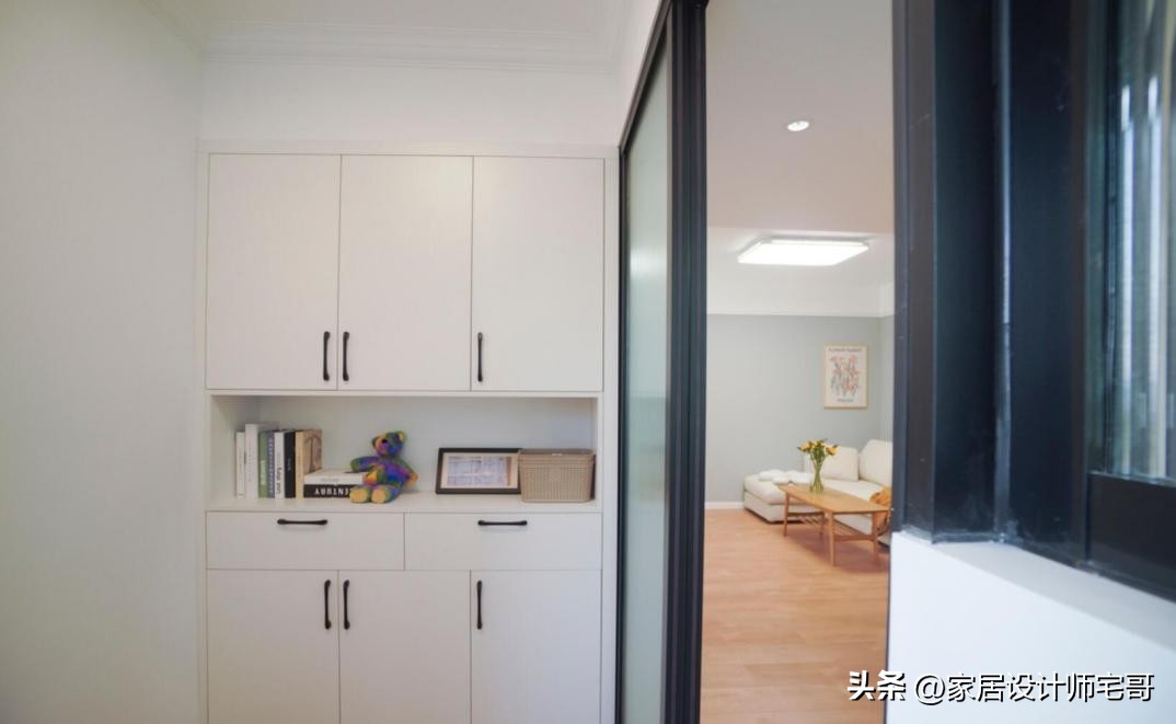 Lần đầu thấy căn hộ 53m² có 3 phòng ngủ, 2 phòng khách mà vẫn rộng rãi: Cách cải tạo khiến ai cũng bất ngờ - Ảnh 2.