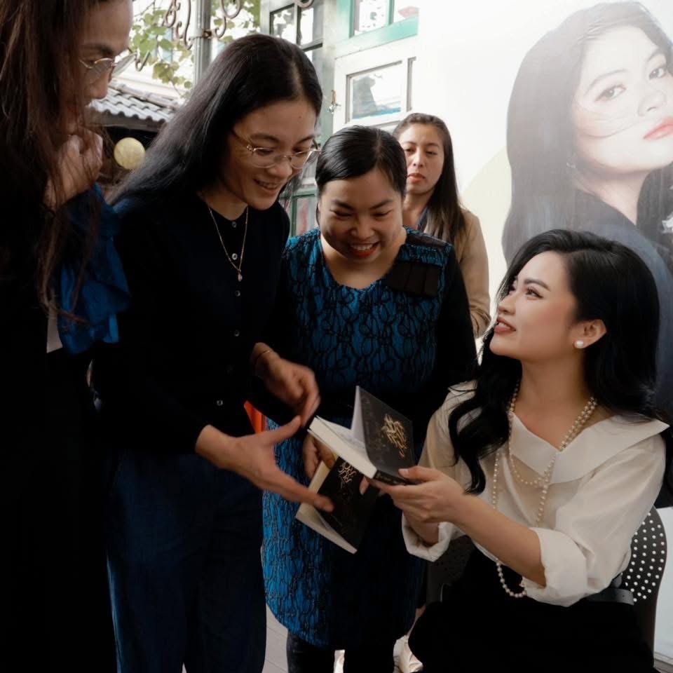 Nữ tác giả Việt từng là giám đốc khi mới 23 tuổi, sở hữu 14 đầu sách với 400.000 bản: “Doanh thu chỉ là bề nổi của một tảng băng”- Ảnh 3.