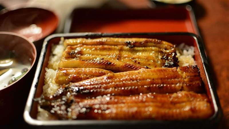 Không phải cá hồi hay cá thu, đây mới là loại cá quen thuộc giúp ngừa sa sút trí tuệ, bảo vệ tim mạch: Ăn 1 miếng bổ ngang 2 viên dầu cá - Ảnh 1.