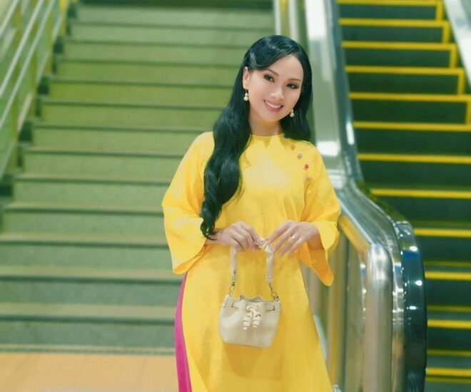 Ca sĩ Hà Phương lấy tỷ phú: "Áp lực chứ, chồng thành đạt thì cũng nhiều bóng hồng vây quanh" - Ảnh 1.