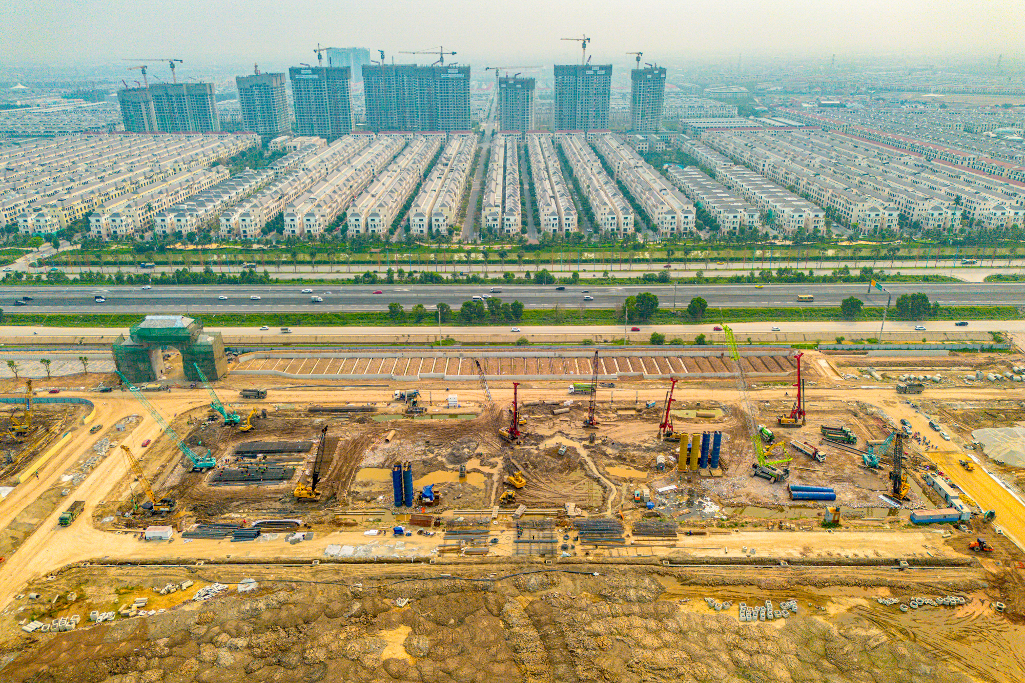 Cận cảnh dự án nằm giữa ba đại đô thị hơn 10 tỷ USD, hưởng lợi từ Vành đai 4 và cầu vượt sông Hồng - Ảnh 3.