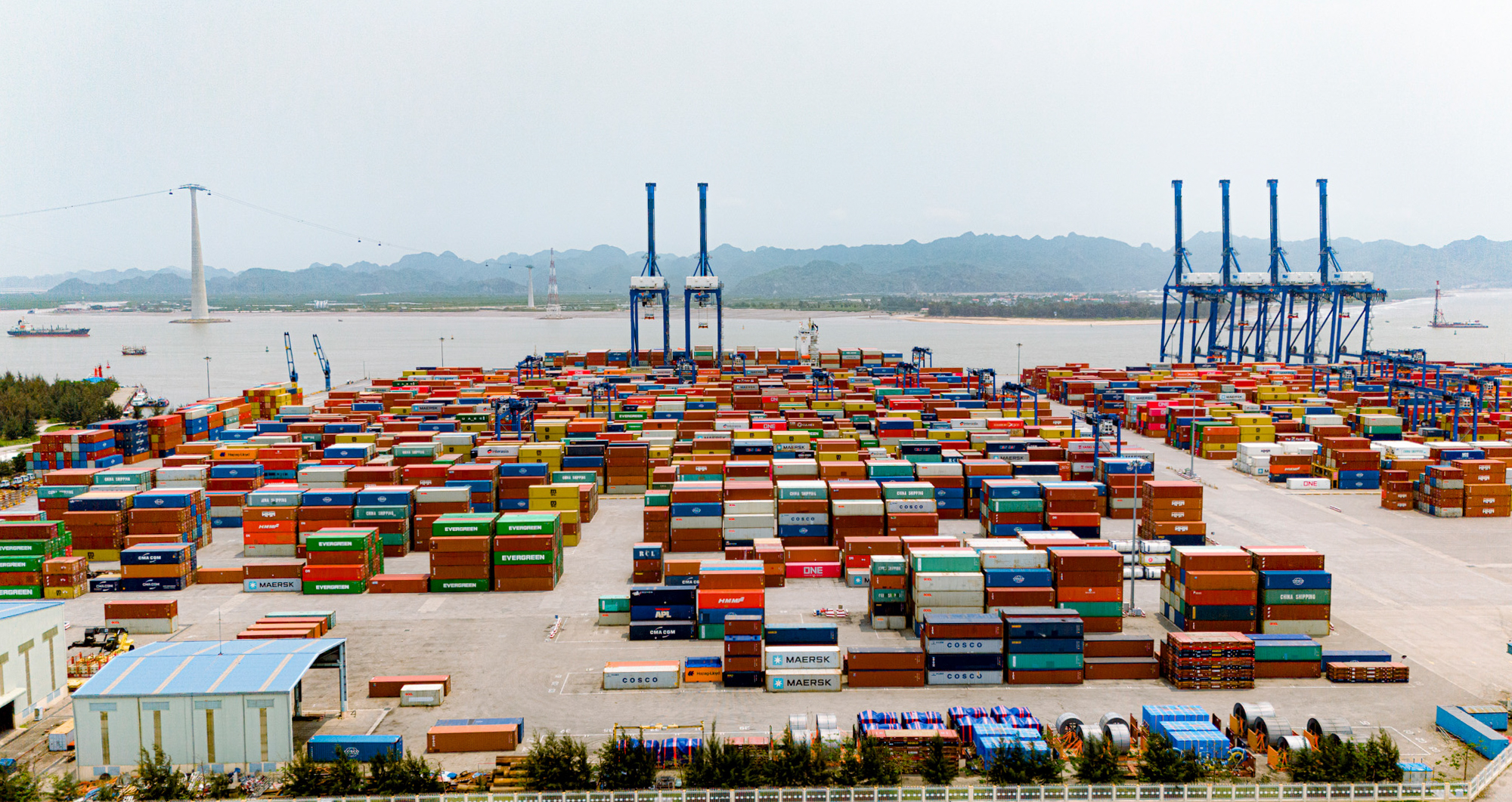 3 cây cầu vượt biển dài nhất Việt Nam: Nơi mở cửa cho nhà máy Vinfast, nơi hút về tỷ USD, nơi “đánh thức” thị trường địa ốc - Ảnh 3.