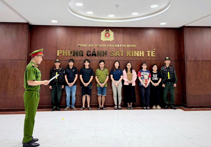 Công an TPHCM bắt người đứng sau hàng loạt công ty Công an TPHCM bắt người đứng sau hàng loạt công ty