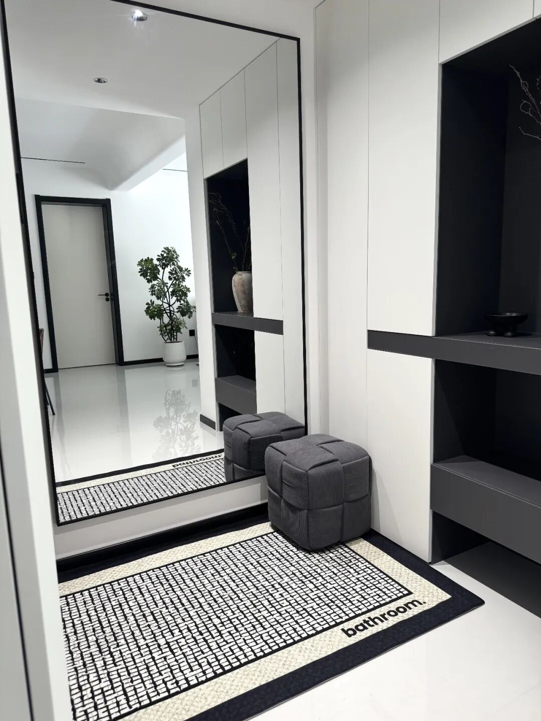 Mở cửa thấy 7 thứ này: Không chỉ xấu phong thủy mà còn ảnh hưởng trực tiếp đến chất lượng sống - Ảnh 2.