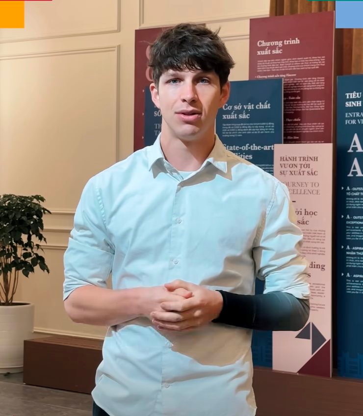 Chàng trai Mỹ nhận học bổng tiền tỷ ngành Y tại ĐH của tỷ phú Phạm Nhật Vượng: Chinh phục cả điều ít ai làm được với tiếng Việt- Ảnh 1.