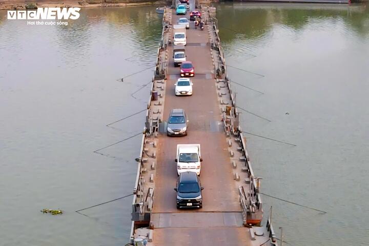 Cầu phao 30 năm tuổi ở Ninh Bình 'oằn mình' gánh tải chờ ngày được thay thế- Ảnh 12.